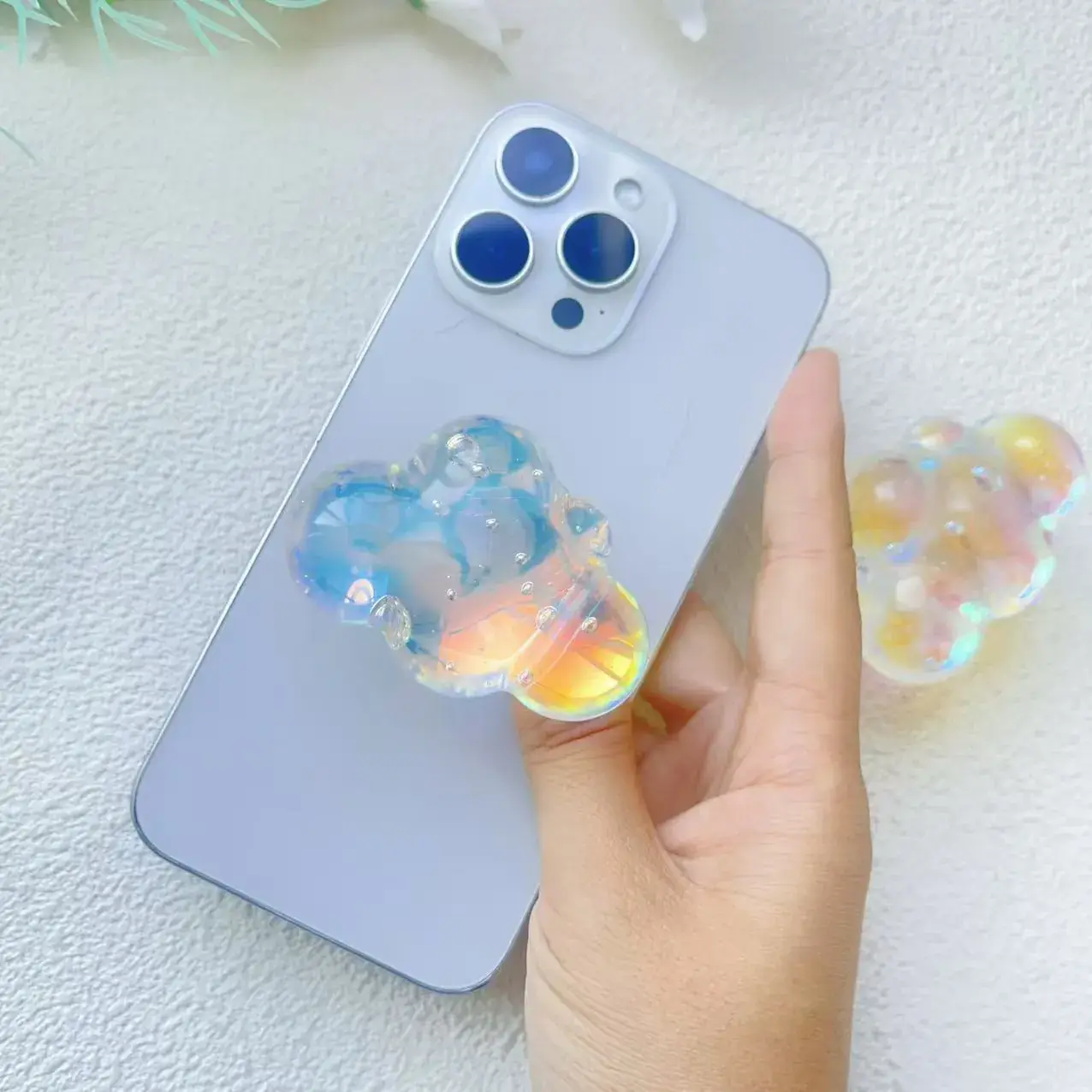 Three-Dimensional Bubble Cloud Airbag Brackets for Mobile Phone — feature 14