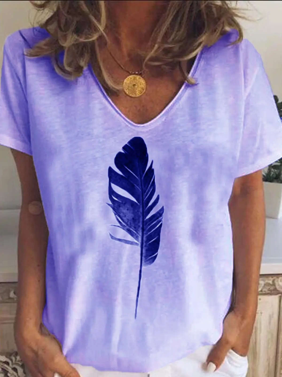 Women Feather Printed V-Neck T-Shirt Pink - Image 11