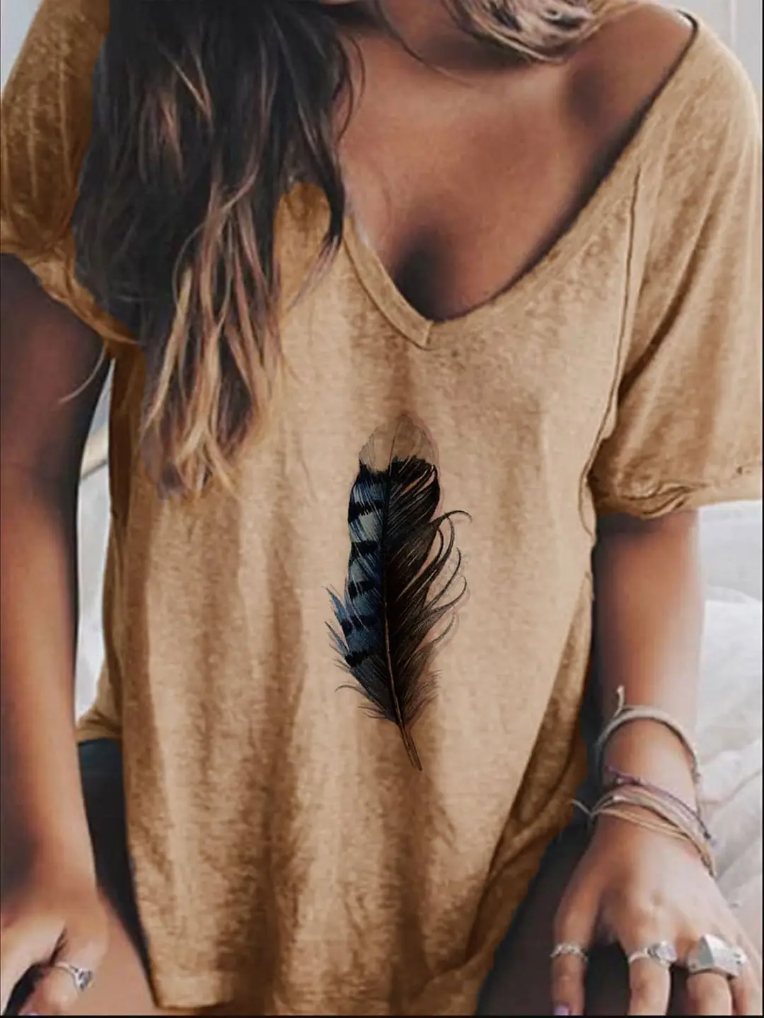 Women Feather Printed V-Neck T-Shirt Pink - Image 7