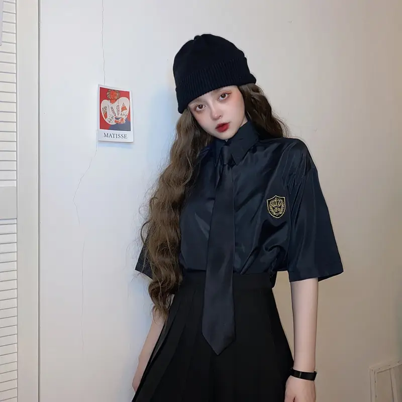 2021 Women's Gray Short Sleeve Collar Shirt with Black Tie & Badge — feature 20