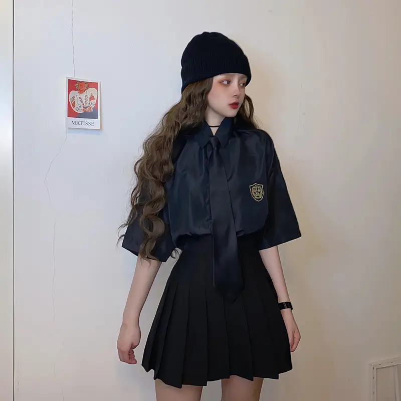 2021 Women's Gray Short Sleeve Collar Shirt with Black Tie & Badge — feature 22