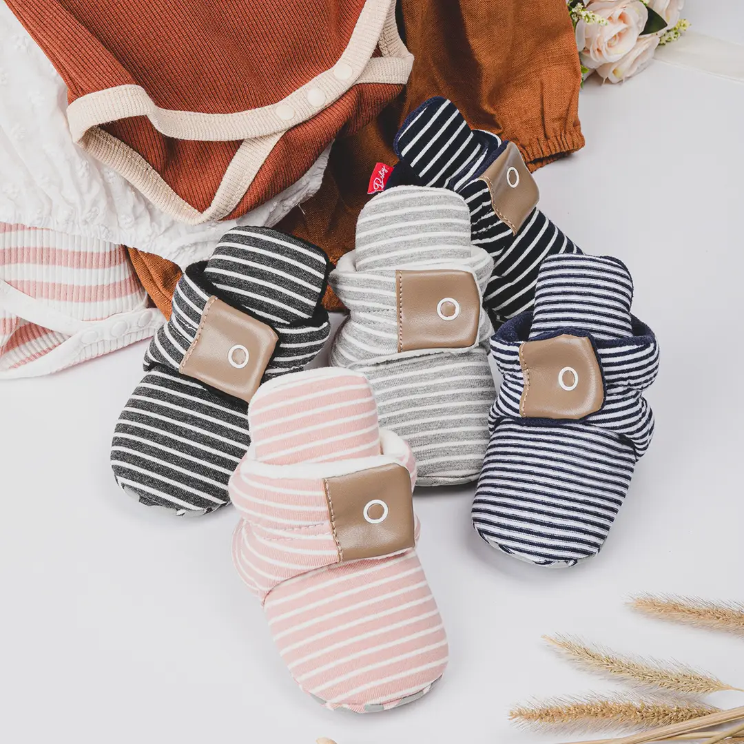 2022 Winter new baby shoes socks shoes cute non-slip soft bottom warm toddler shoes baby shoes