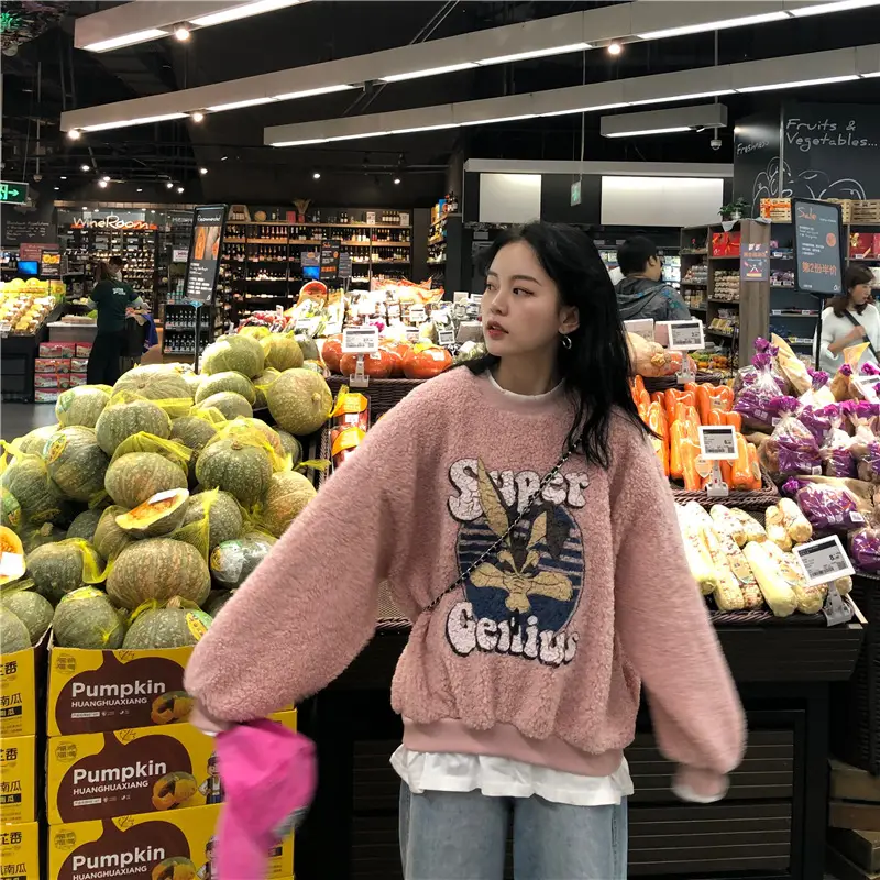Lamb Wool Super Butterfly Print Women Sweatshirt Pink — feature 5