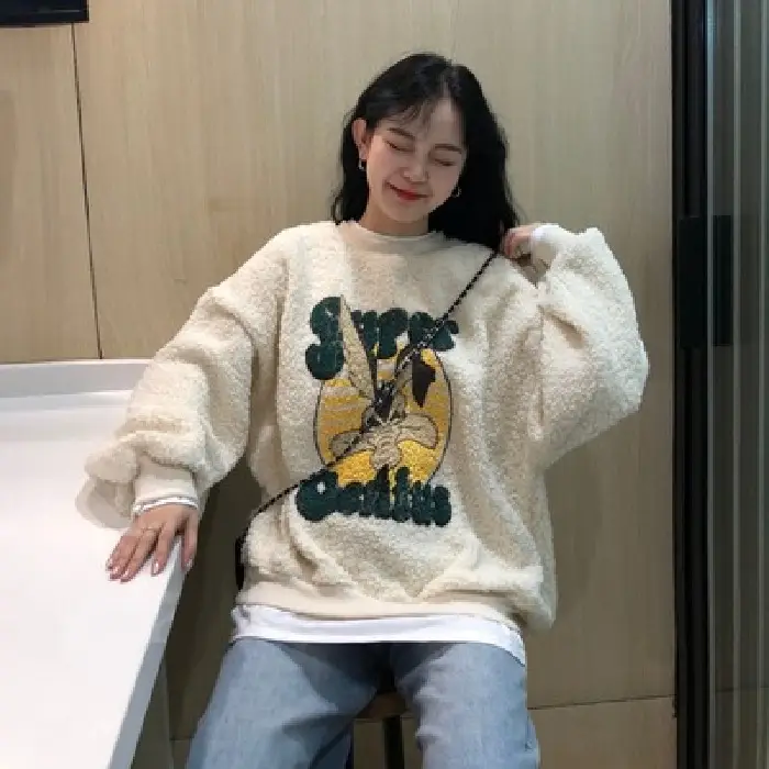 Lamb Wool Super Butterfly Print Women Sweatshirt Pink - Image 2