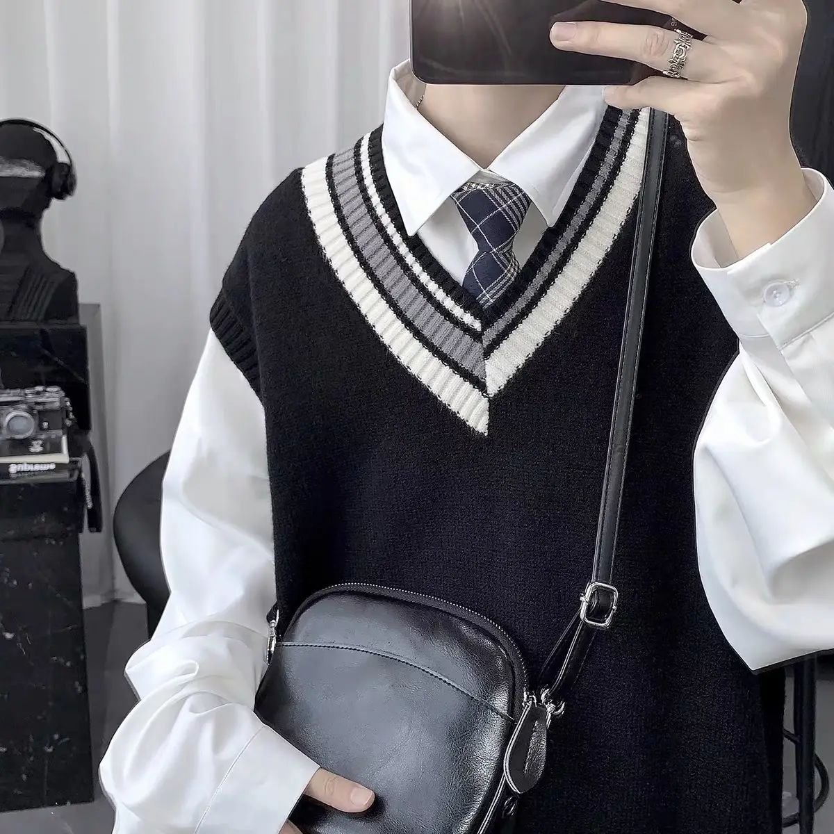 Men's V-neck Knitted Sweater with Plaid Collar