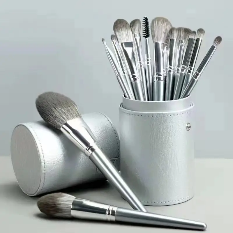 Gray Makeup Brushes Set for Makeup Artists - Image 3