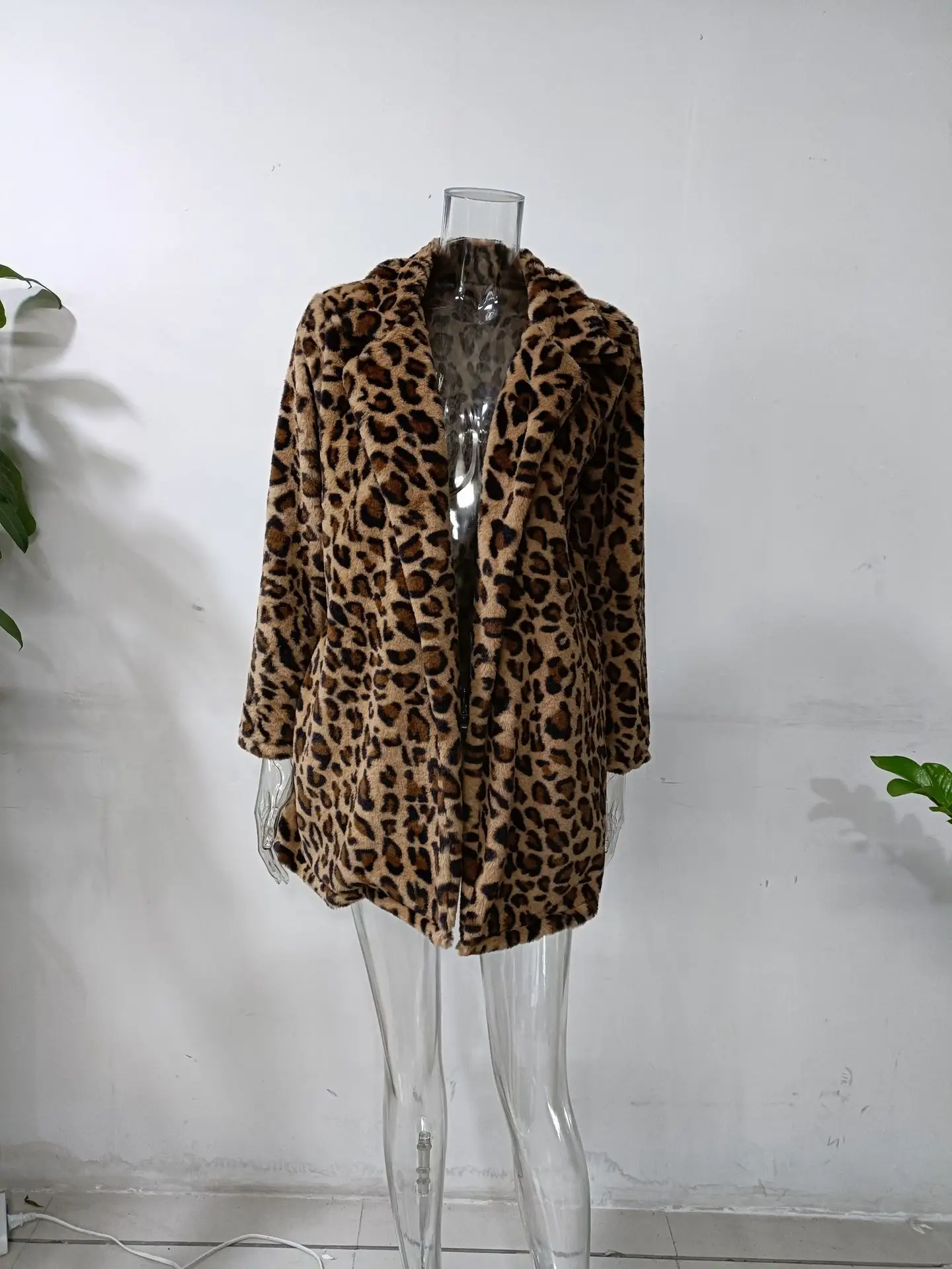 2024 Leopard Print Women's Fur Coat with Pocket — feature 5