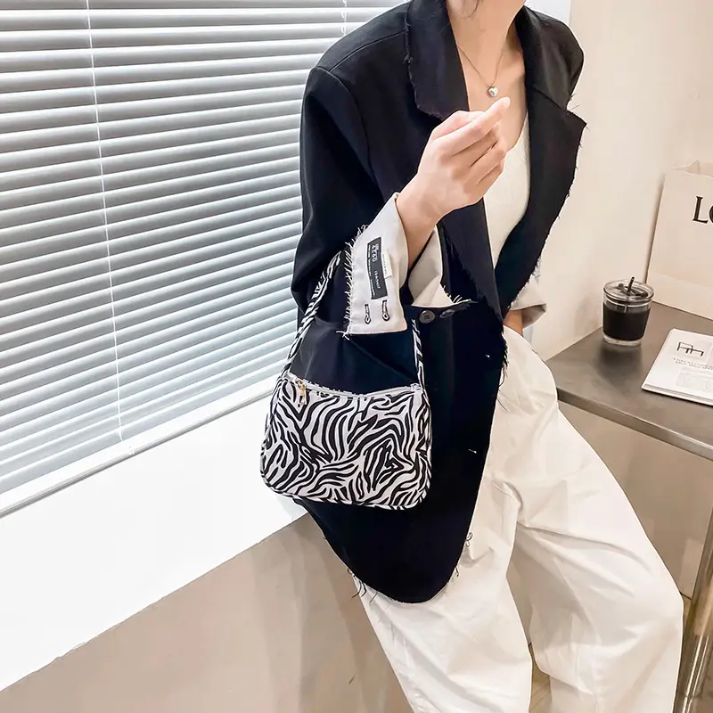 Women's Canvas Vintage Niche Bag with Vintage Print - Image 9