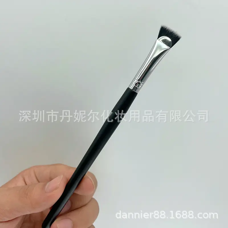 Danielle 36 Up Down Eyelash Brush Flat Head Highlighter — feature 8