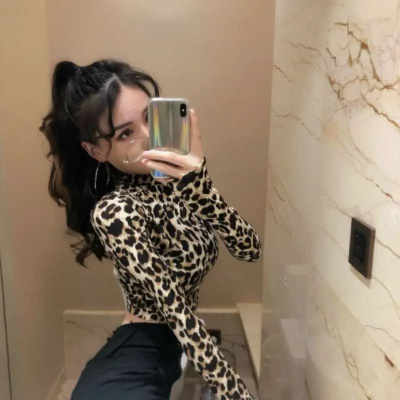Women Leopard Print High Collar Top Short Sleeve — feature 4