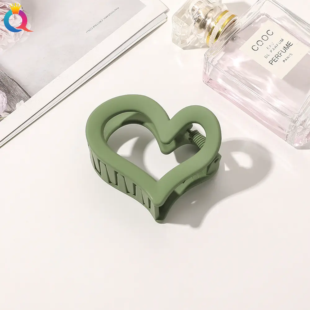 Qiyue Heart Shape Plastic Hair Clip for Women - Image 2