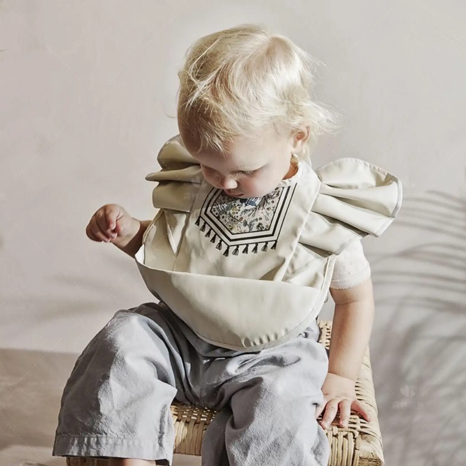 Sweden Retro-Dressing Baby Eating Bib Angel Wings Design - Image 13