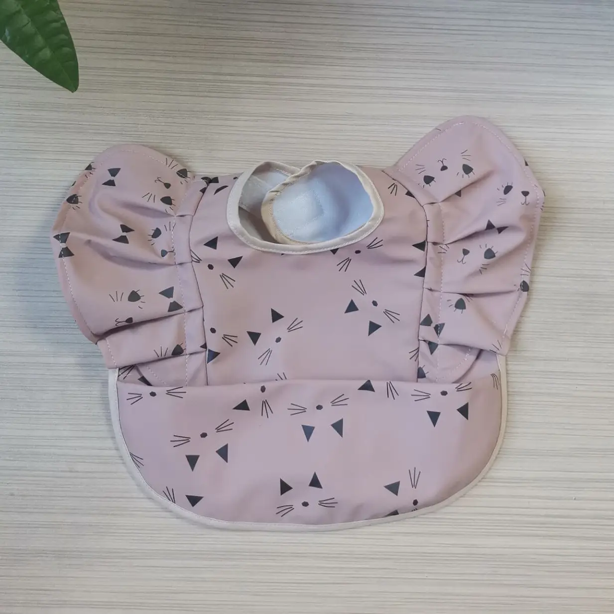 Sweden Retro-Dressing Baby Eating Bib Angel Wings Design - Image 96