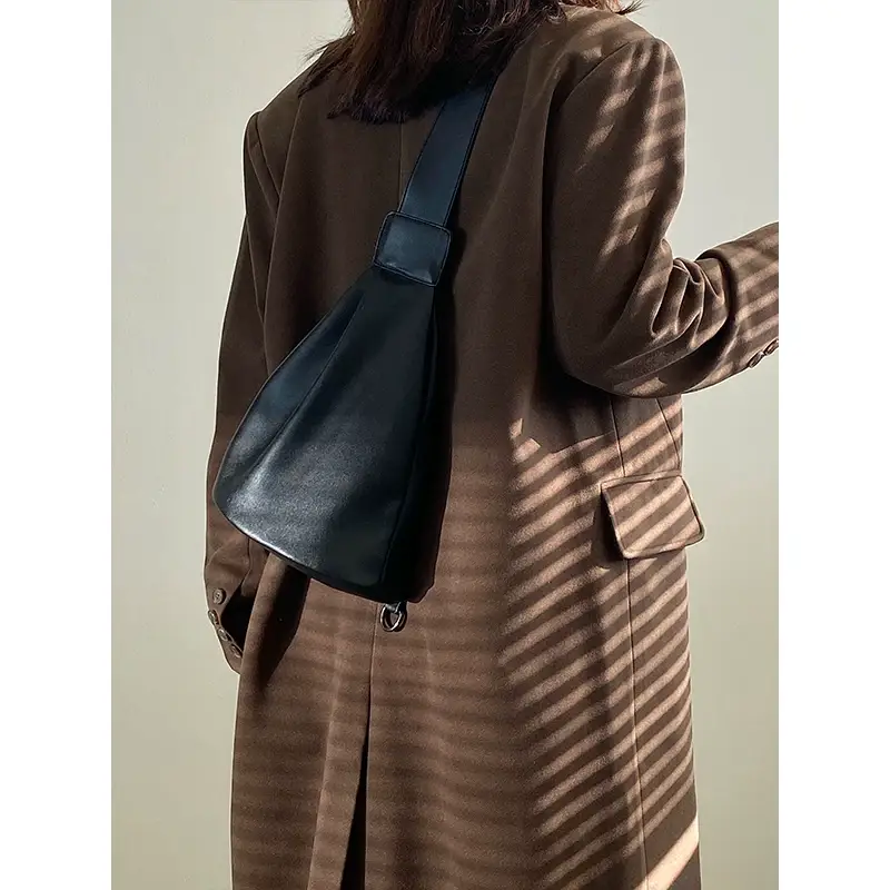 2026 Korean Designer Crossbody Bag Black — feature 1