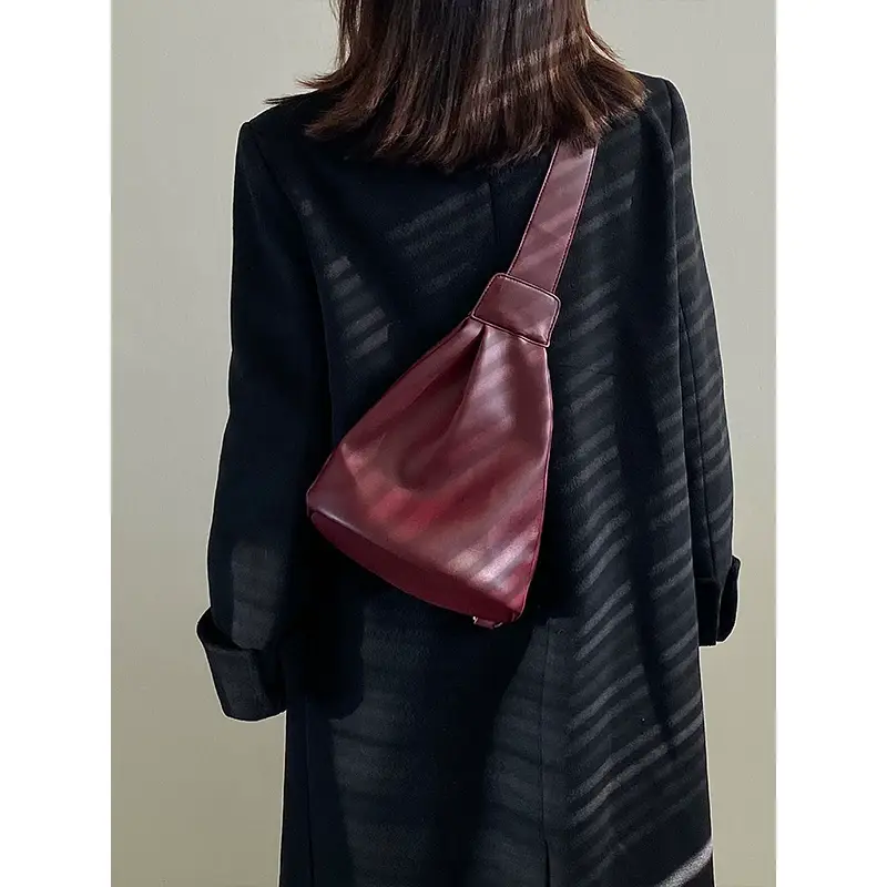 2026 Korean Designer Crossbody Bag Black — feature 16