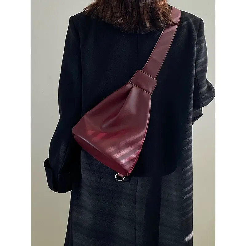 2026 Korean Designer Crossbody Bag Black — feature 3