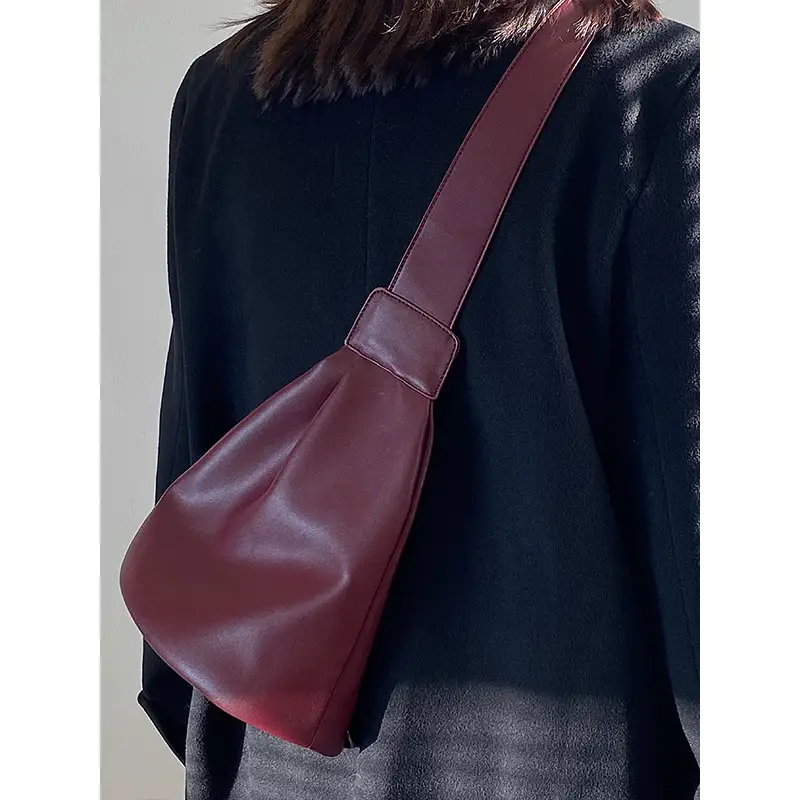 2026 Korean Designer Crossbody Bag Black — feature 8