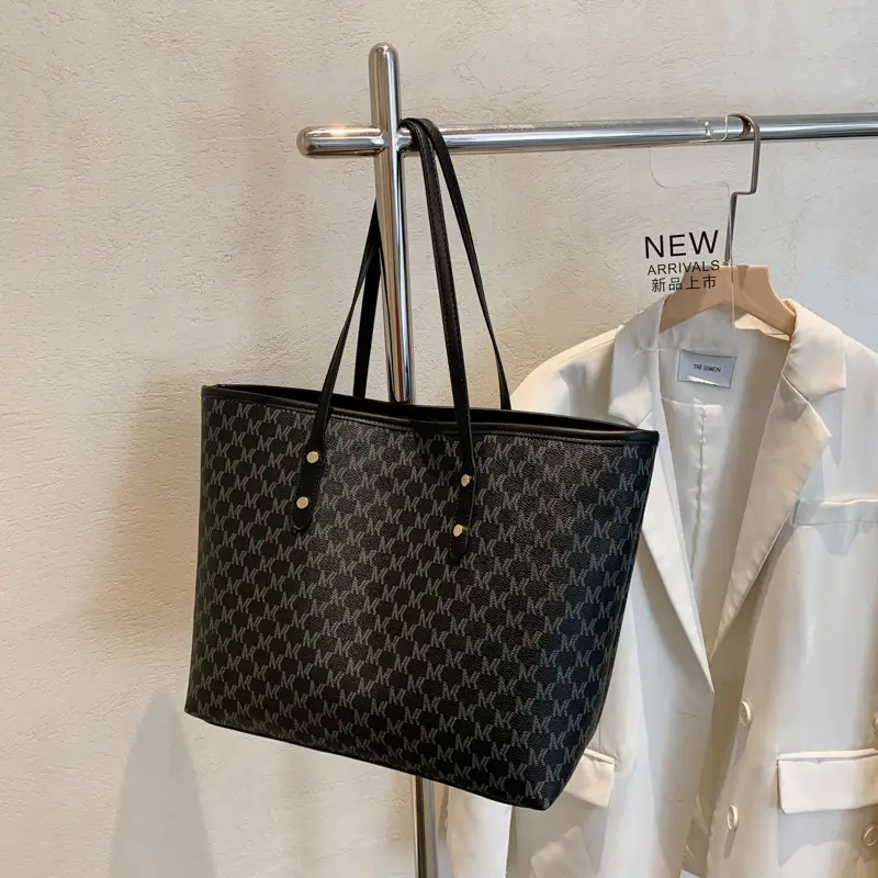 Black Textured Shoulder Bag for Women Large Capacity Commuter - Image 5