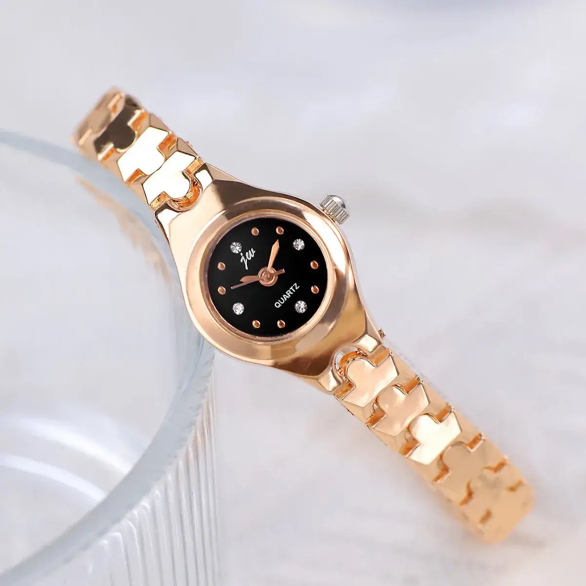 Ladies Silver Chain Watch Green Dial Quartz CHIC Style - Image 12