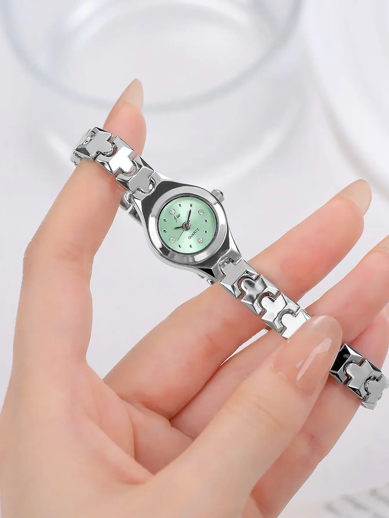 Ladies Silver Chain Watch Green Dial Quartz CHIC Style - Image 3