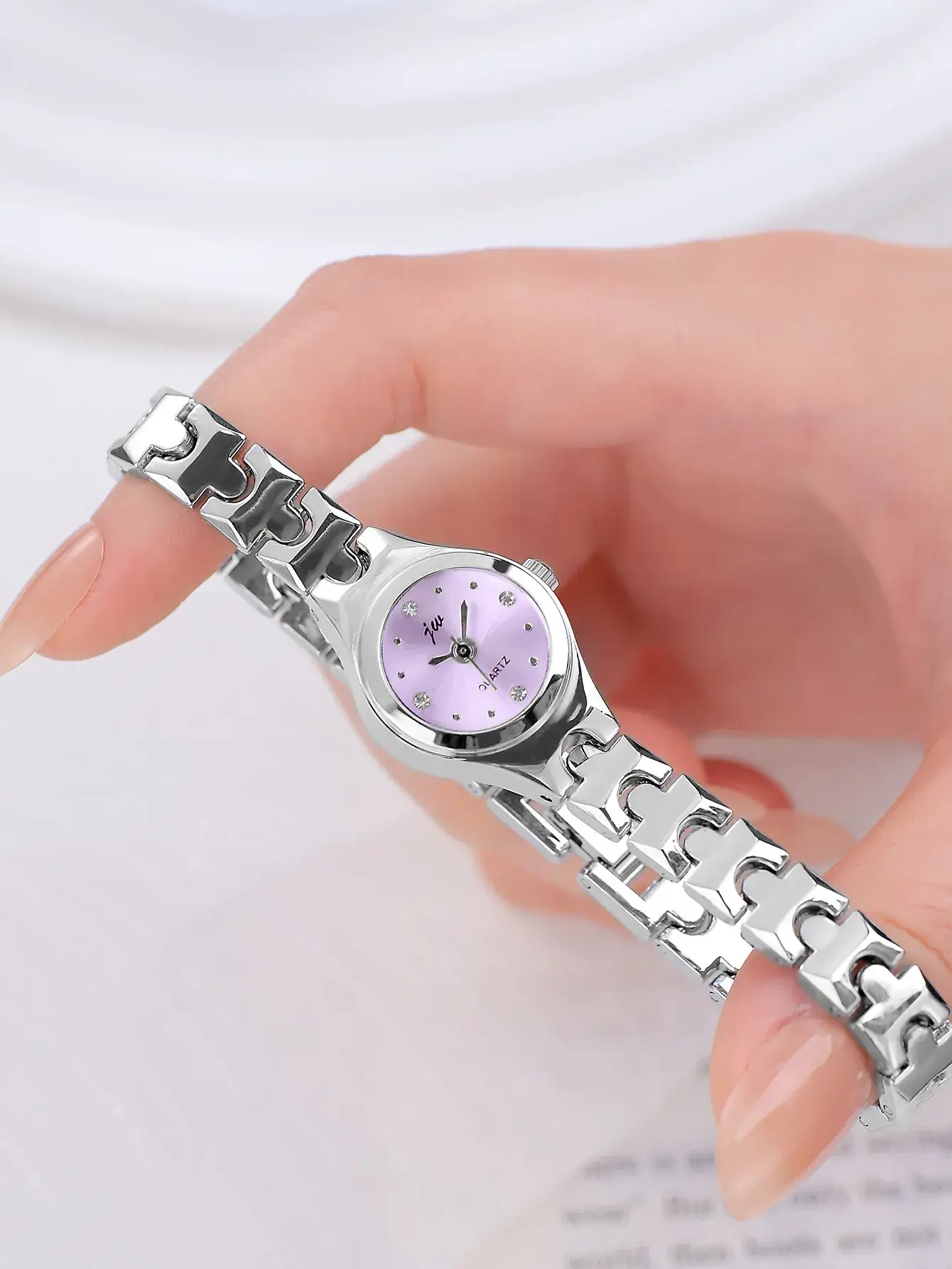 Ladies Silver Chain Watch Green Dial Quartz CHIC Style - Image 4