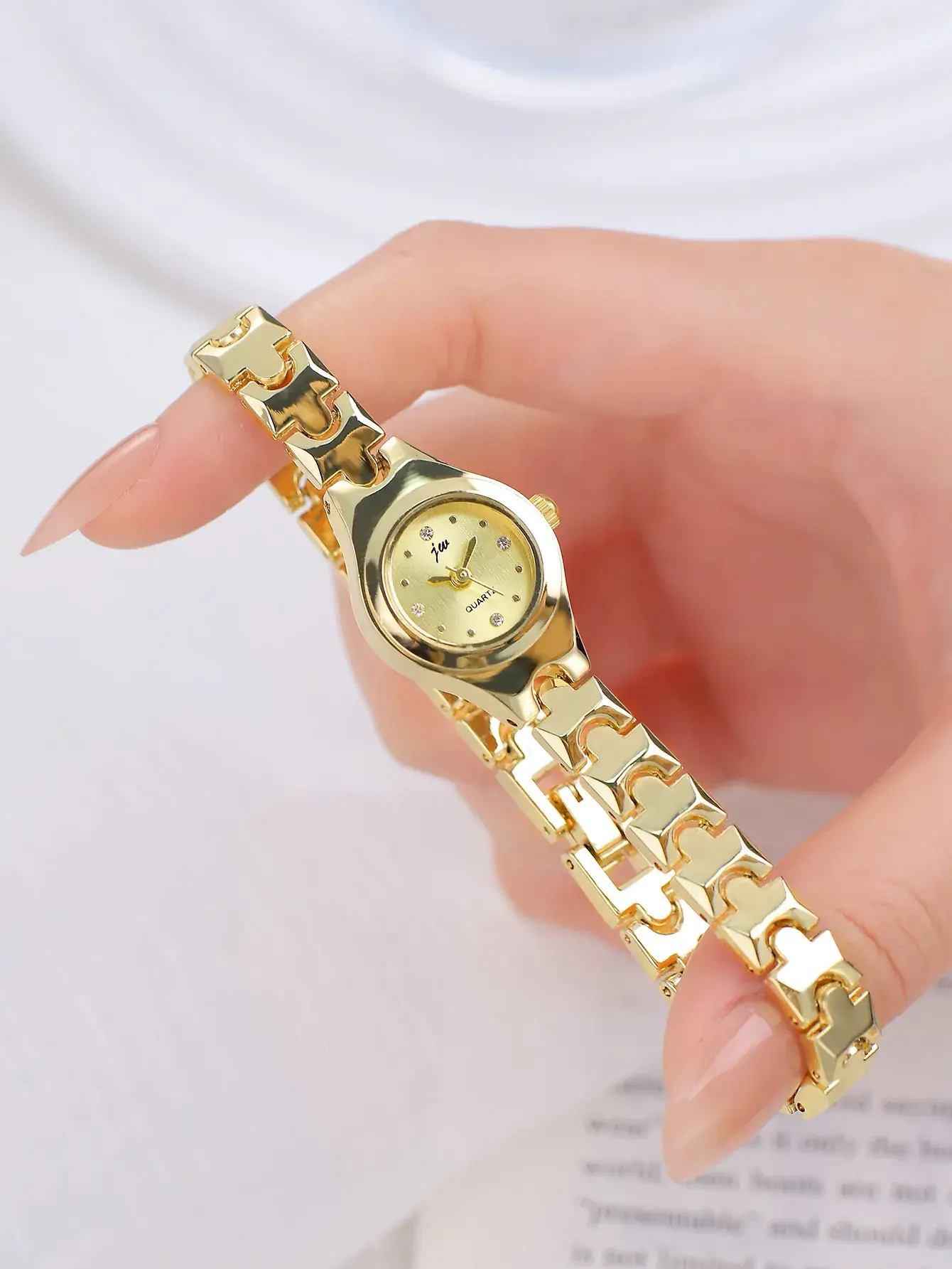 Ladies Silver Chain Watch Green Dial Quartz CHIC Style - Image 7