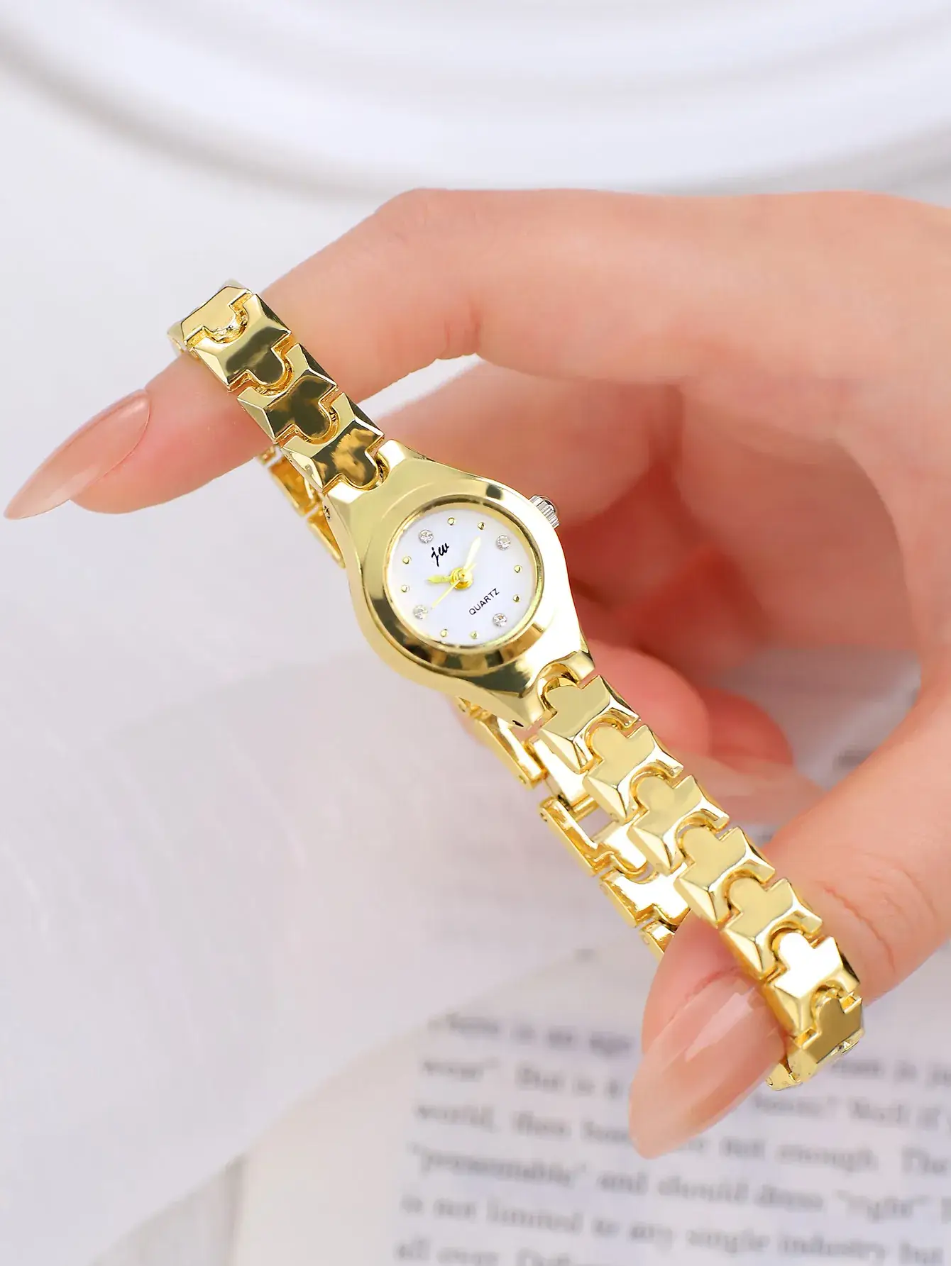 Ladies Silver Chain Watch Green Dial Quartz CHIC Style - Image 8