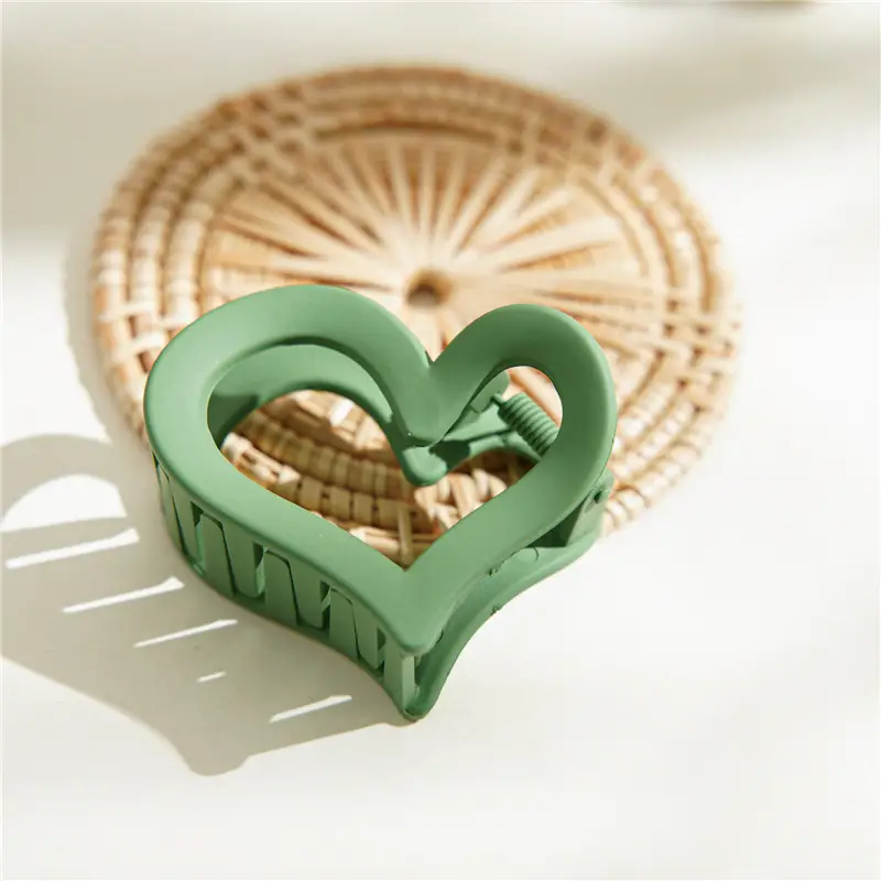 Green Heart Hairpin for Women's Hair Clips - Image 2