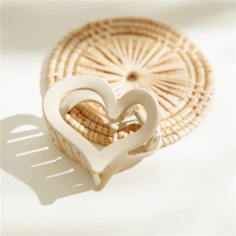 Green Heart Hairpin for Women's Hair Clips - Image 3