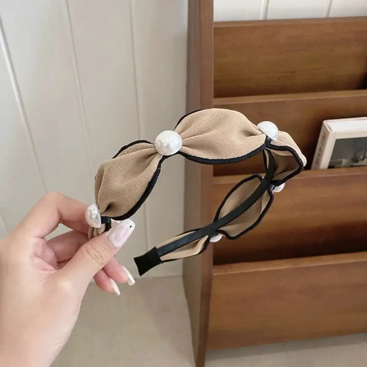 Vintage French Style Pearl Hair Band for Women - Image 3