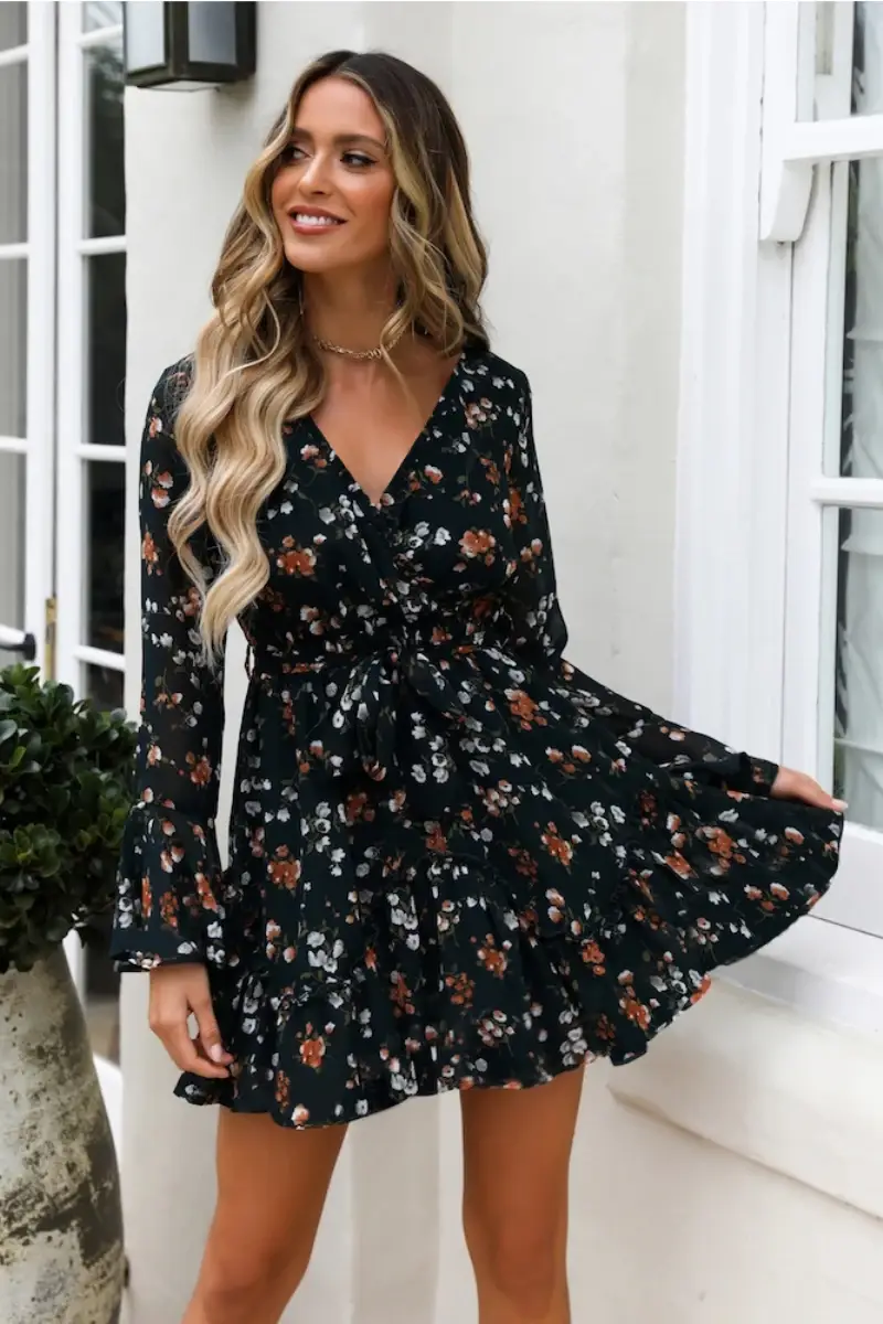 Women's Red Floral High Waist V-Neck Dress — feature 6