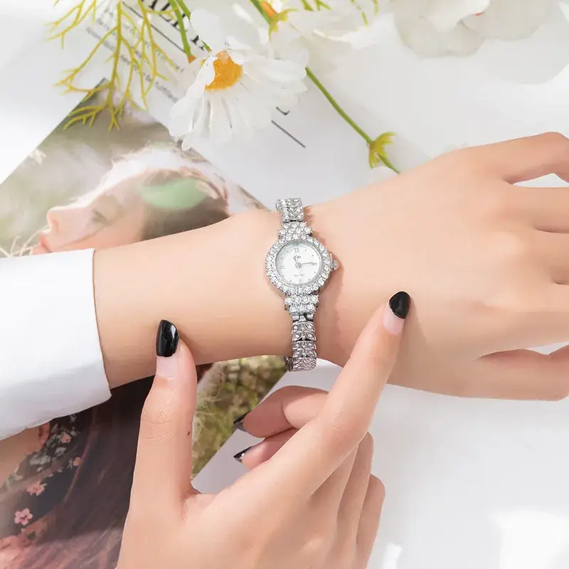 Jw Luxury Diamond Bracelet Watch for Women - Image 4