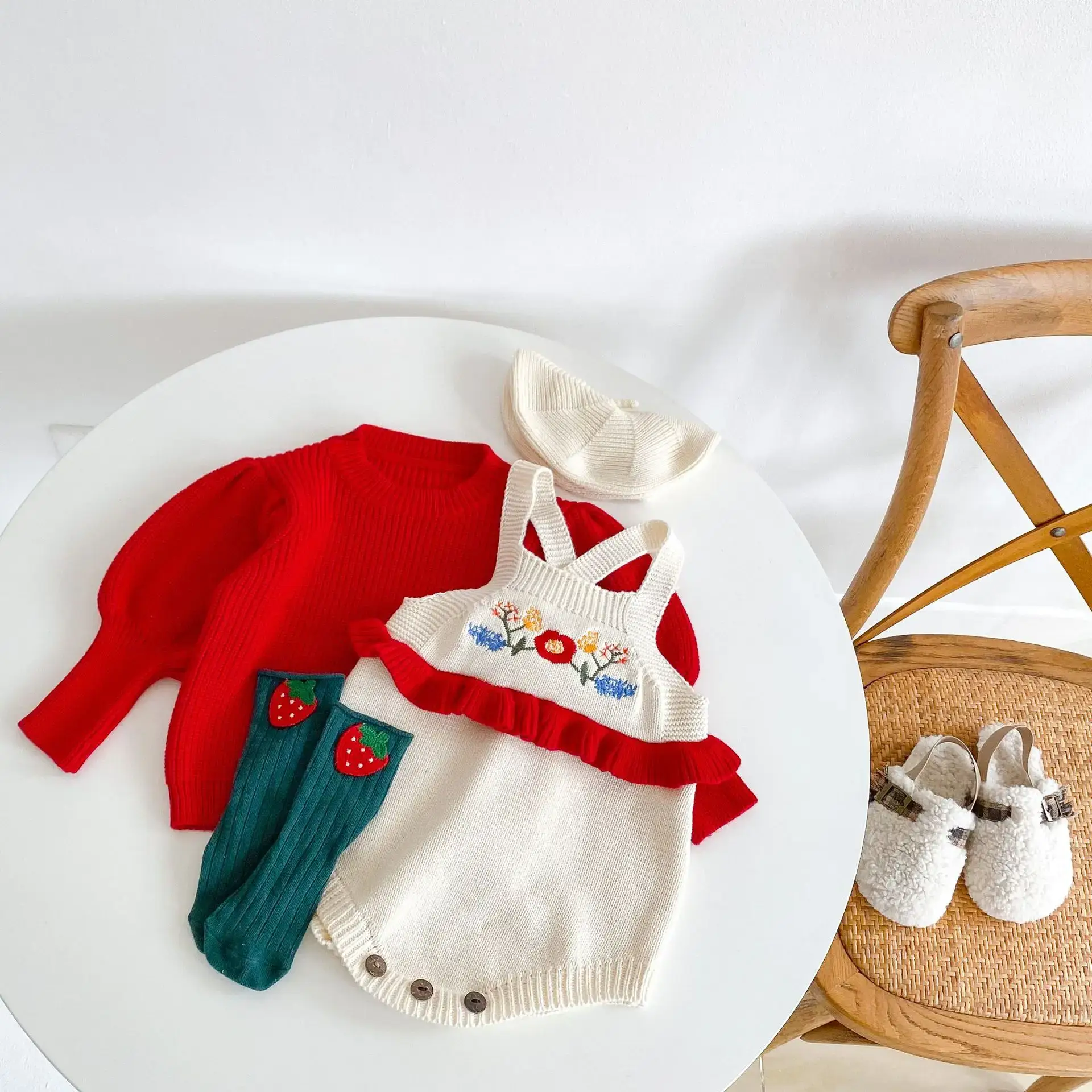 2-Piece Baby Fungus Embroidered Romper Suit Red White Green
