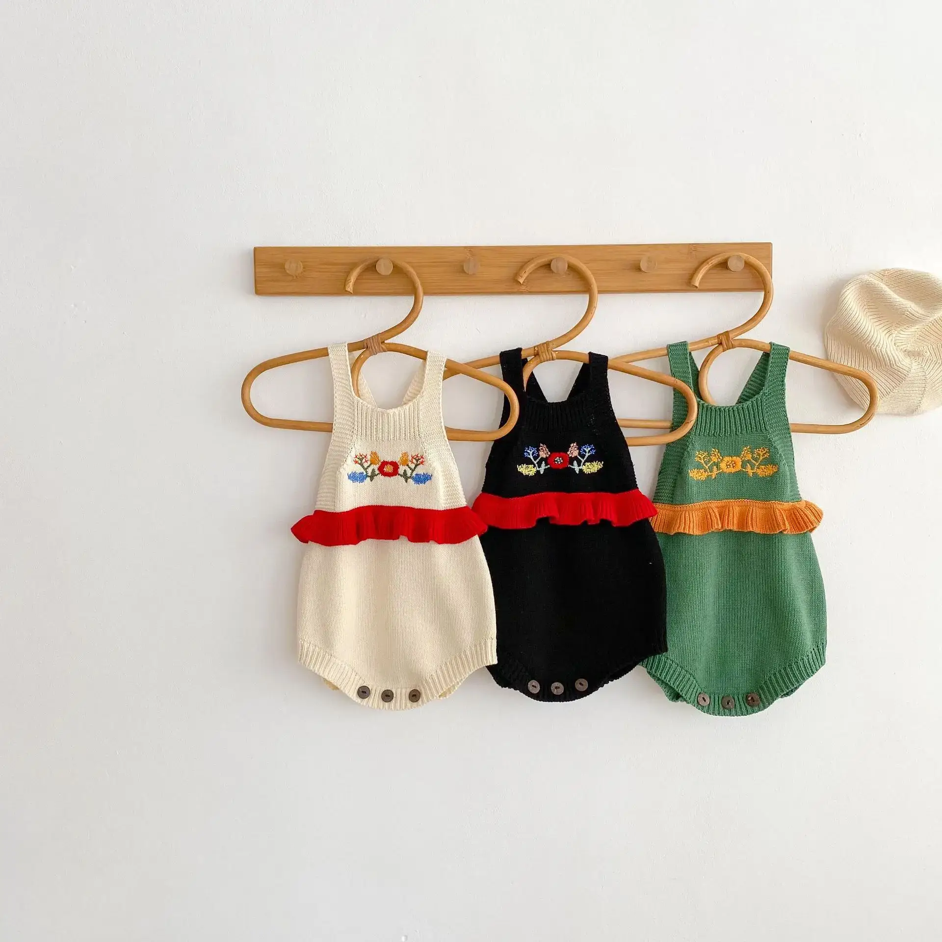 2-Piece Baby Fungus Embroidered Romper Suit Red White Green