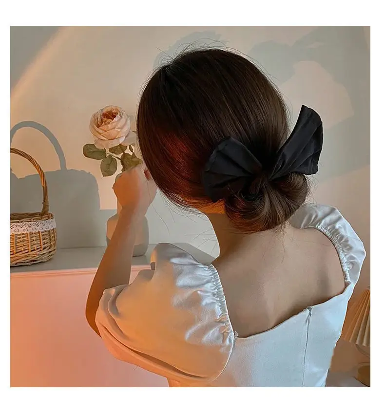 Black Polka Dot Hairpin for Easy Updos — feature 4