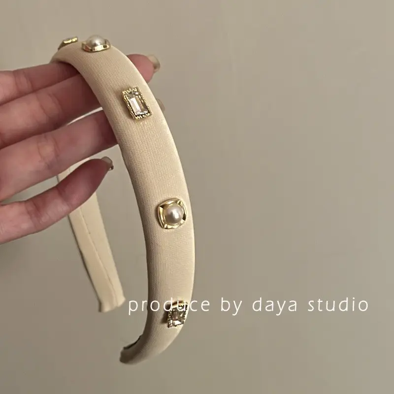 米色锆石
