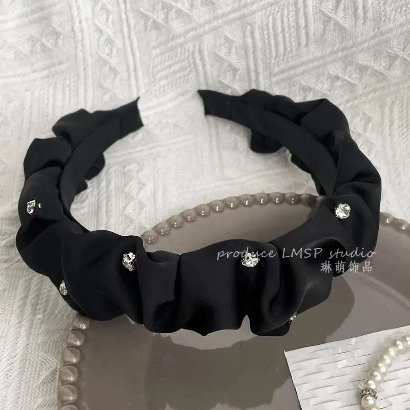 Satin pleated rhinestone black