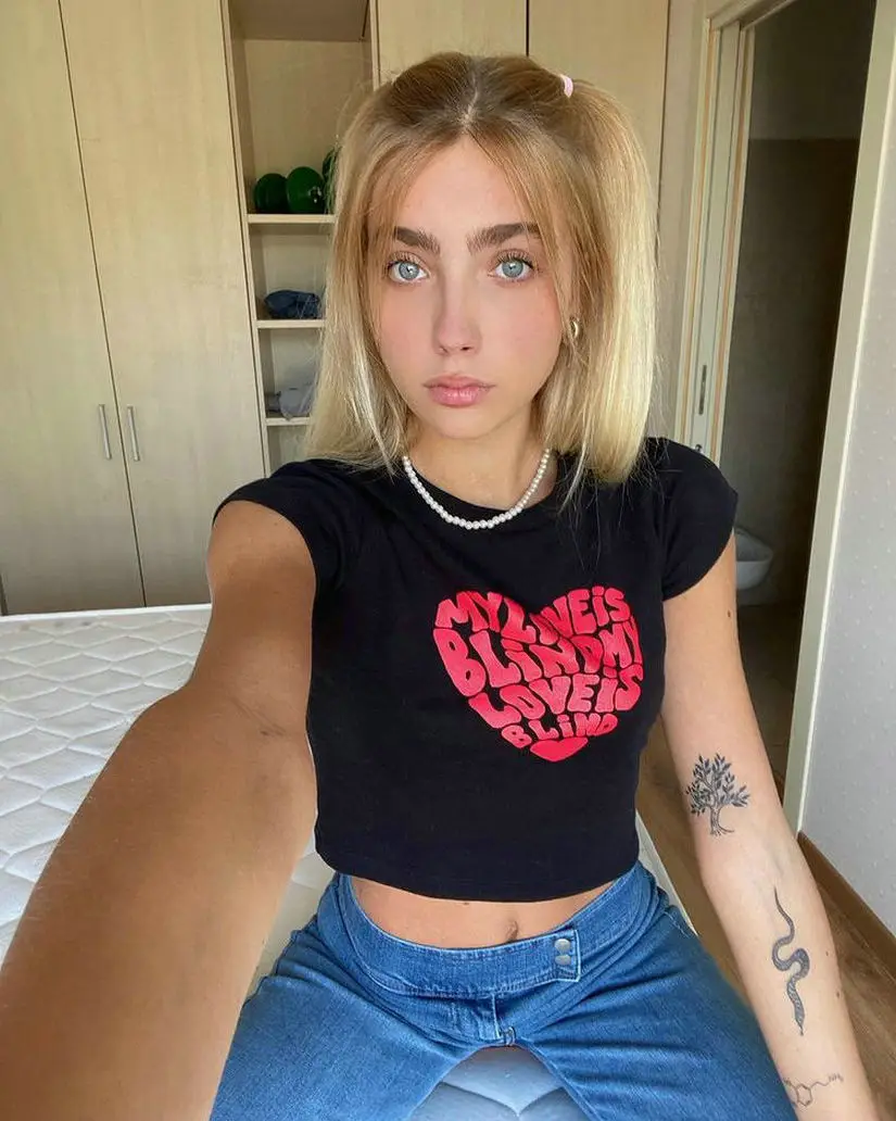 Women Crossbody Heart Print T-Shirt Black Cotton Short Sleeve - Image 4