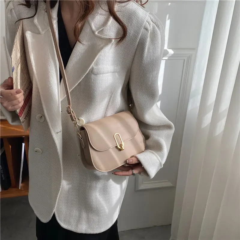 Vintage Flip Lock Shoulder Bag Women 2021 Hong Kong Style