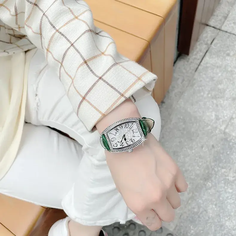 Diamond Encrusted Women's Watch Black Belt Quartz - Image 3