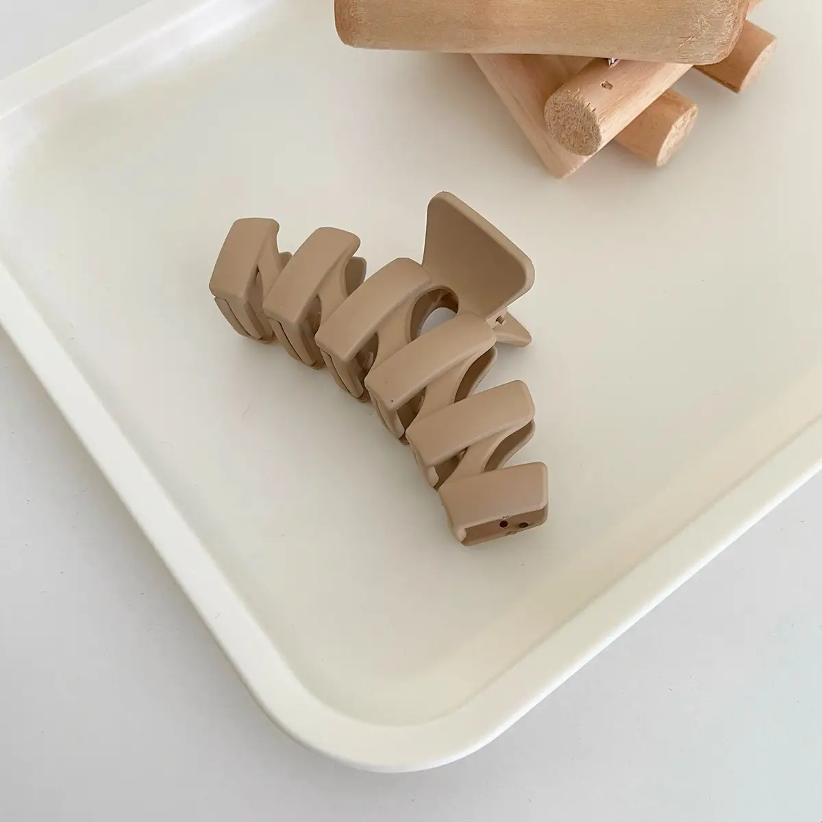 Autumn & Winter Hair Clip Collection Cross Hollow Multi-Claw Accessory - Image 4