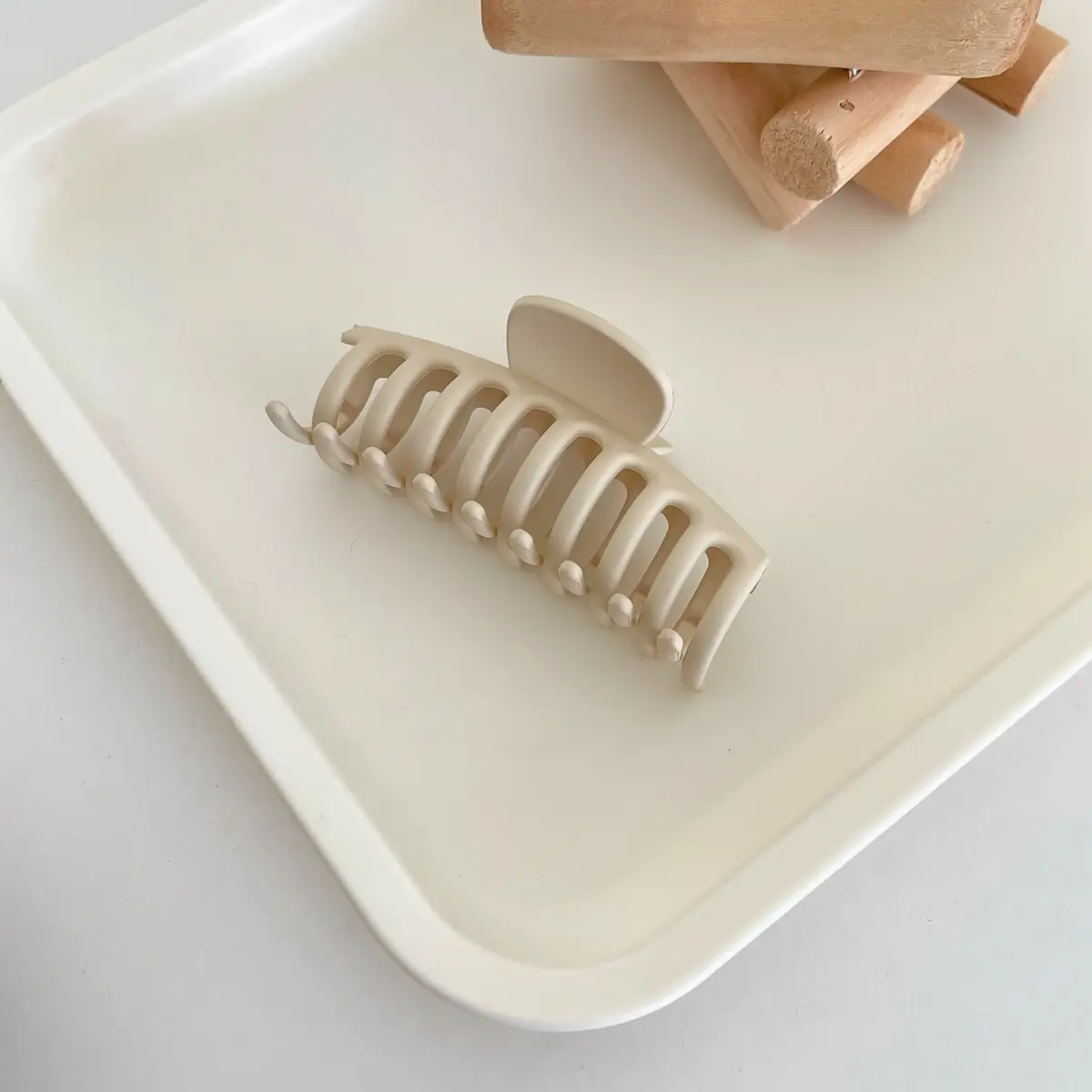 Autumn & Winter Hair Clip Collection Cross Hollow Multi-Claw Accessory - Image 5
