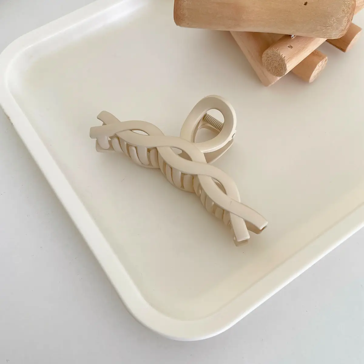 Autumn & Winter Hair Clip Collection Cross Hollow Multi-Claw Accessory - Image 7