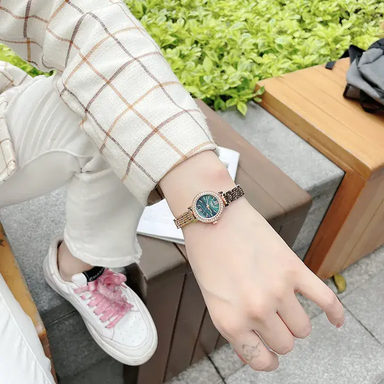 Women Roman Fritillaria Quartz Watch with Water Drop Bracelet