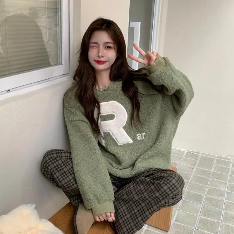 Women's 2021 Wool Letter Sweater Green Pants Set — feature 8
