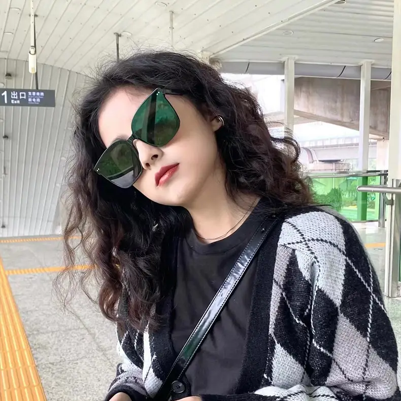 Fashionable Brown Polarized Sunglasses for Women - Image 9