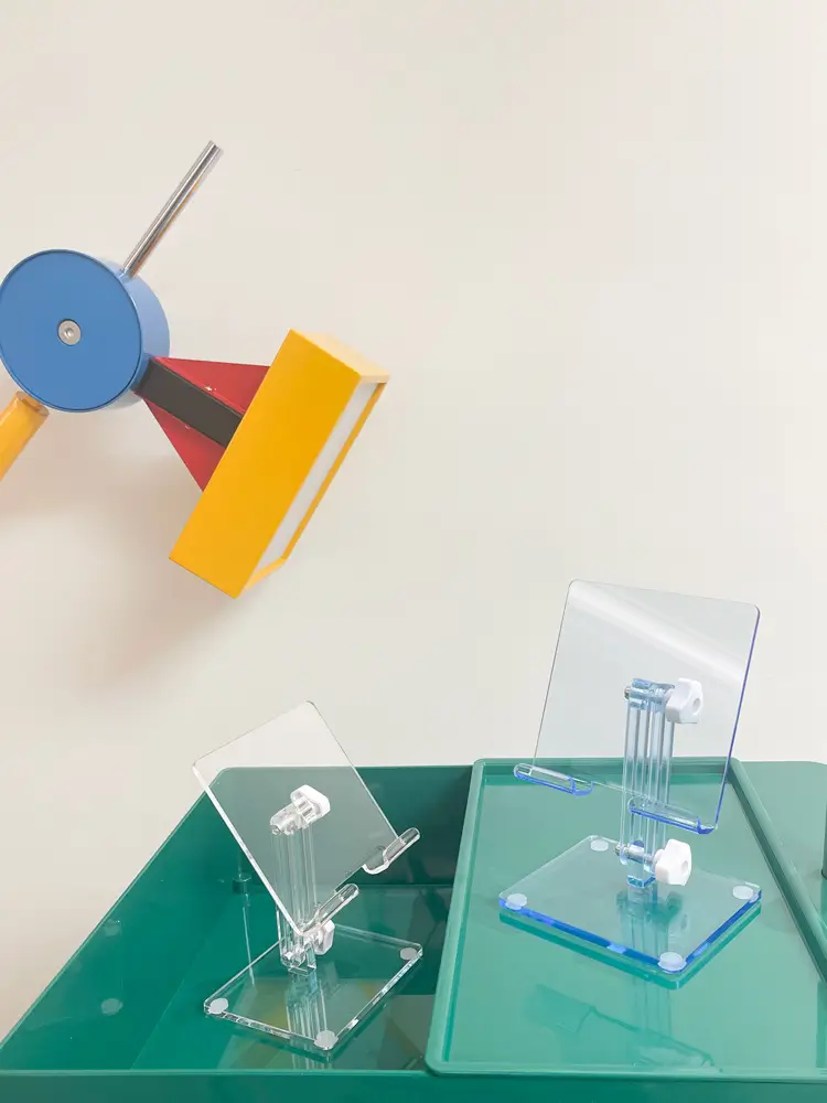 Transparent Foldable Phone Stand for Desk Use — feature 24