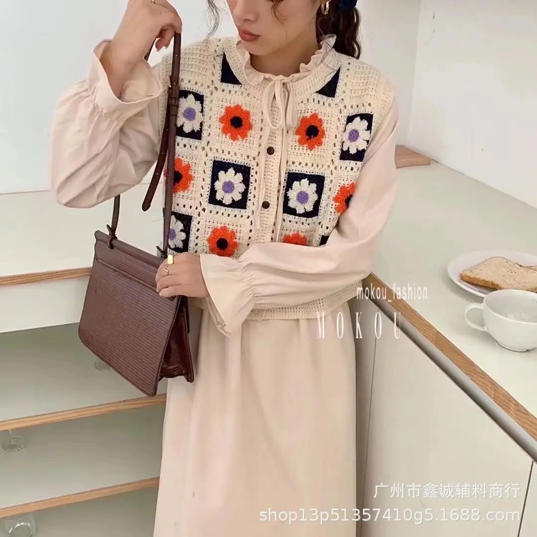 New Japanese Handmade Crochet Contrast Knitted Vest Women's Fashionable Age-reducing All-match Waistcoat Trendy Outer Wear Top - Image 3