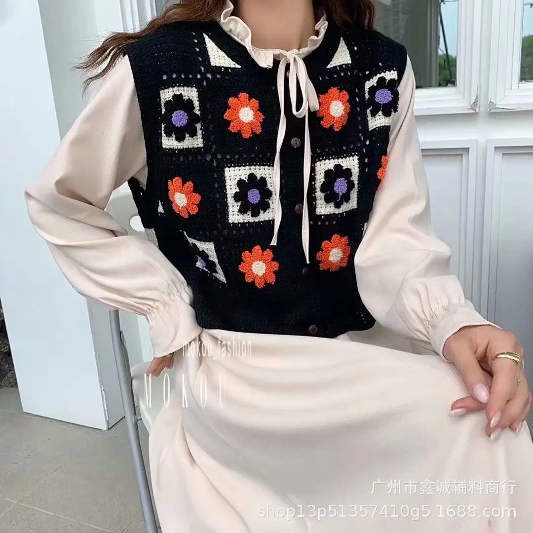 New Japanese Handmade Crochet Contrast Knitted Vest Women's Fashionable Age-reducing All-match Waistcoat Trendy Outer Wear Top - Image 4
