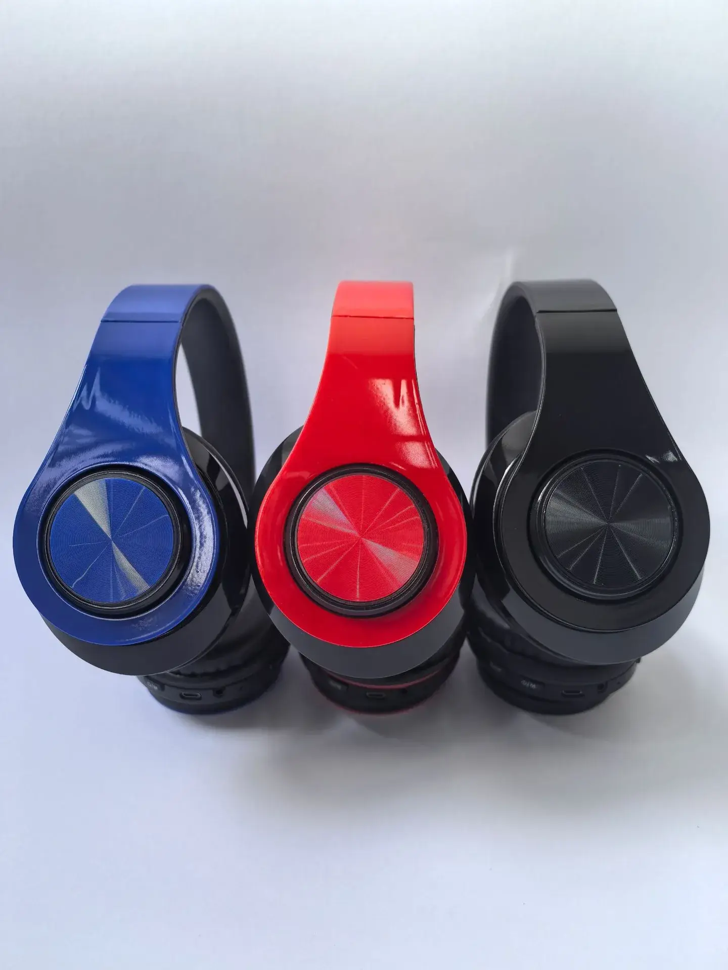 Wireless Bluetooth Headset Red Black Foldable Subwoofer — feature 1